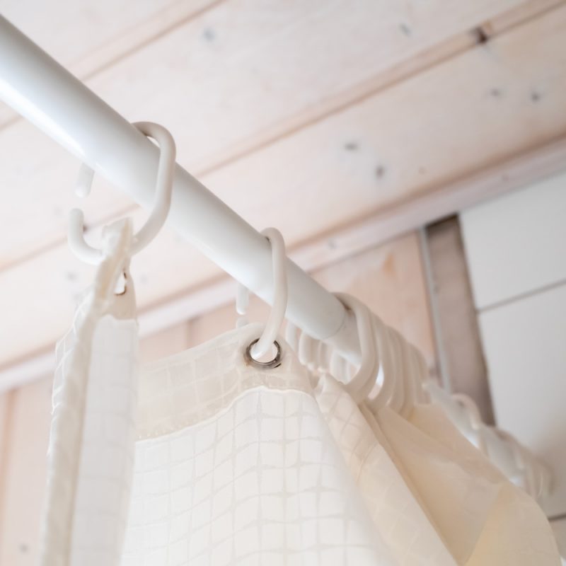 BARRA DE CORTINA CURVA BLANCA 80 x 80 cm